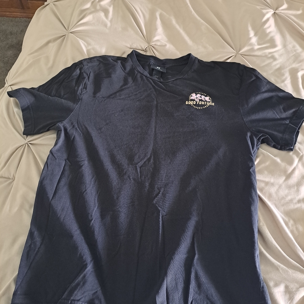 H&M Tee - Picture 2 of 4
